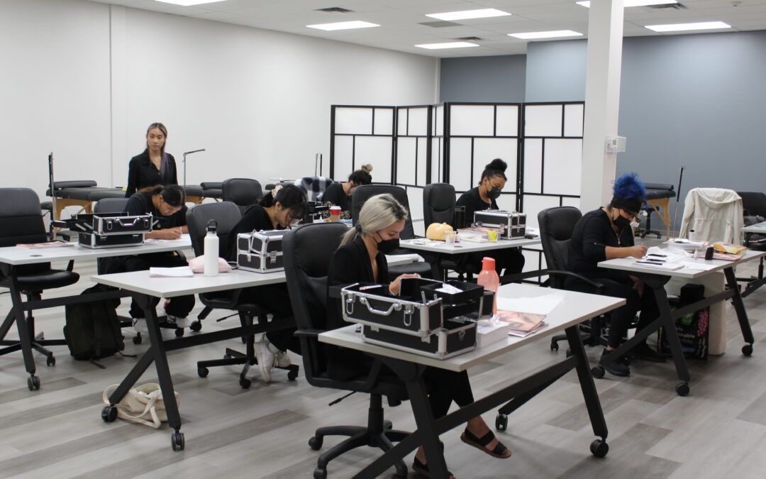 Students of the eyelash extensions course