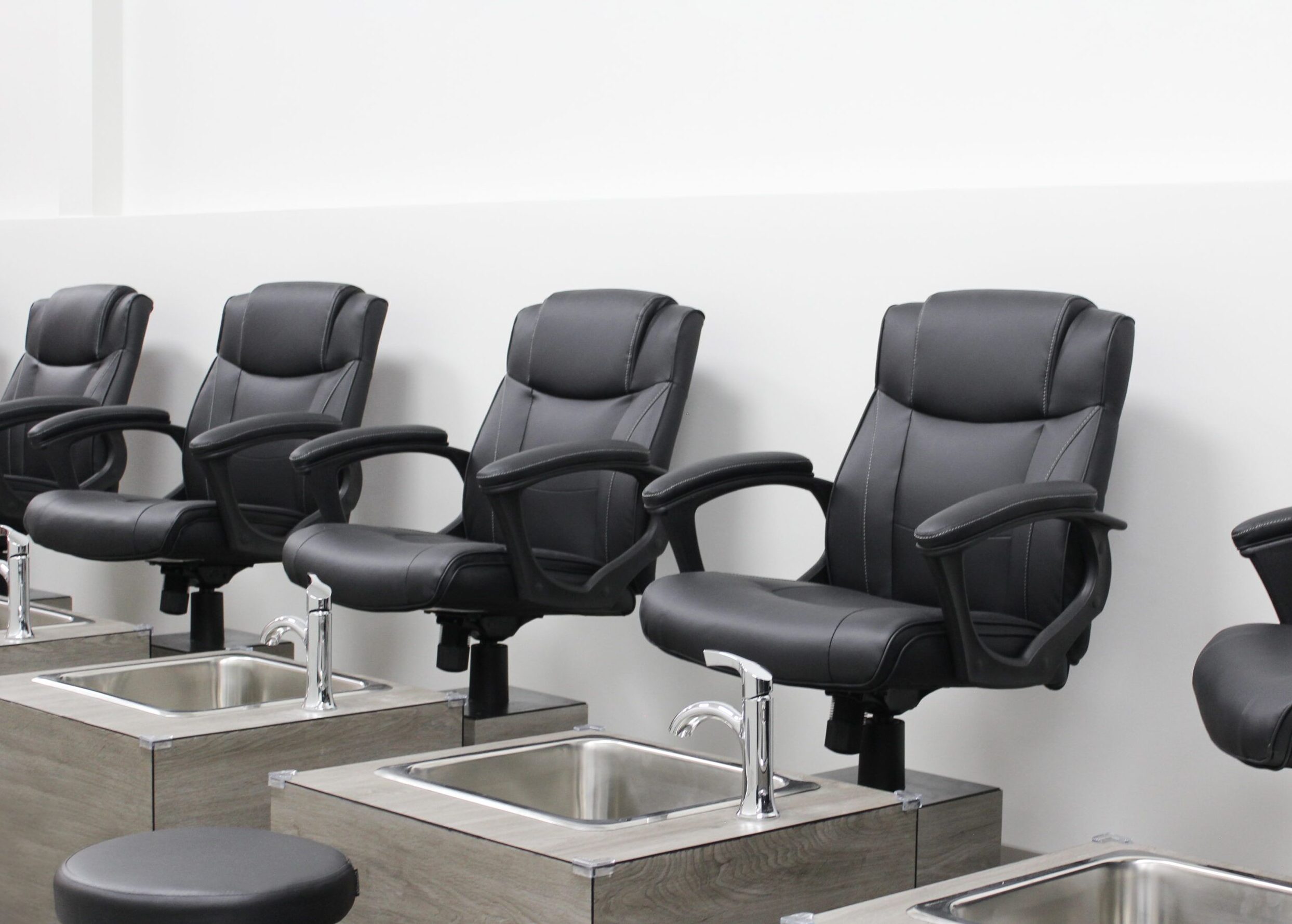 Pedicure chairs with pedicure sinks