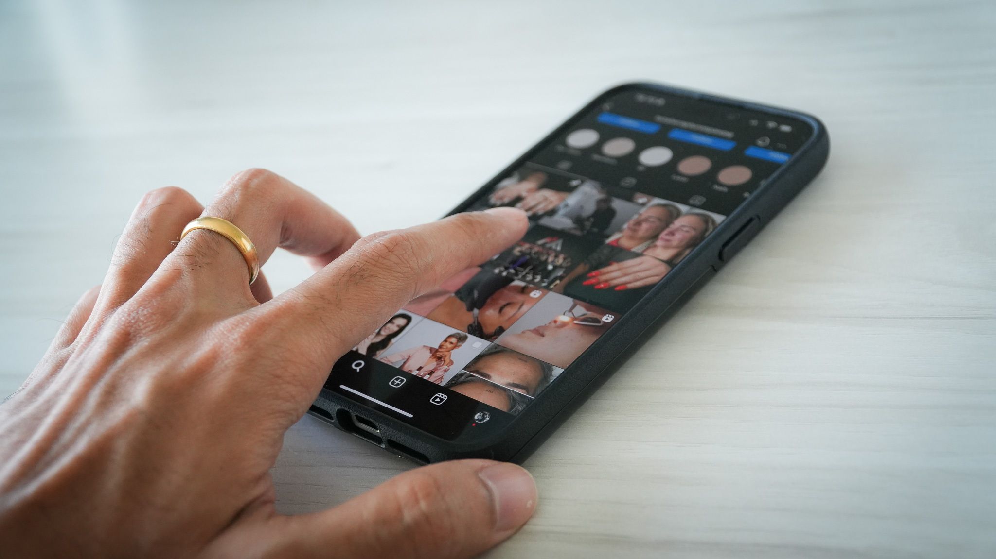 "An esthetician designing a portfolio using top-notch images"