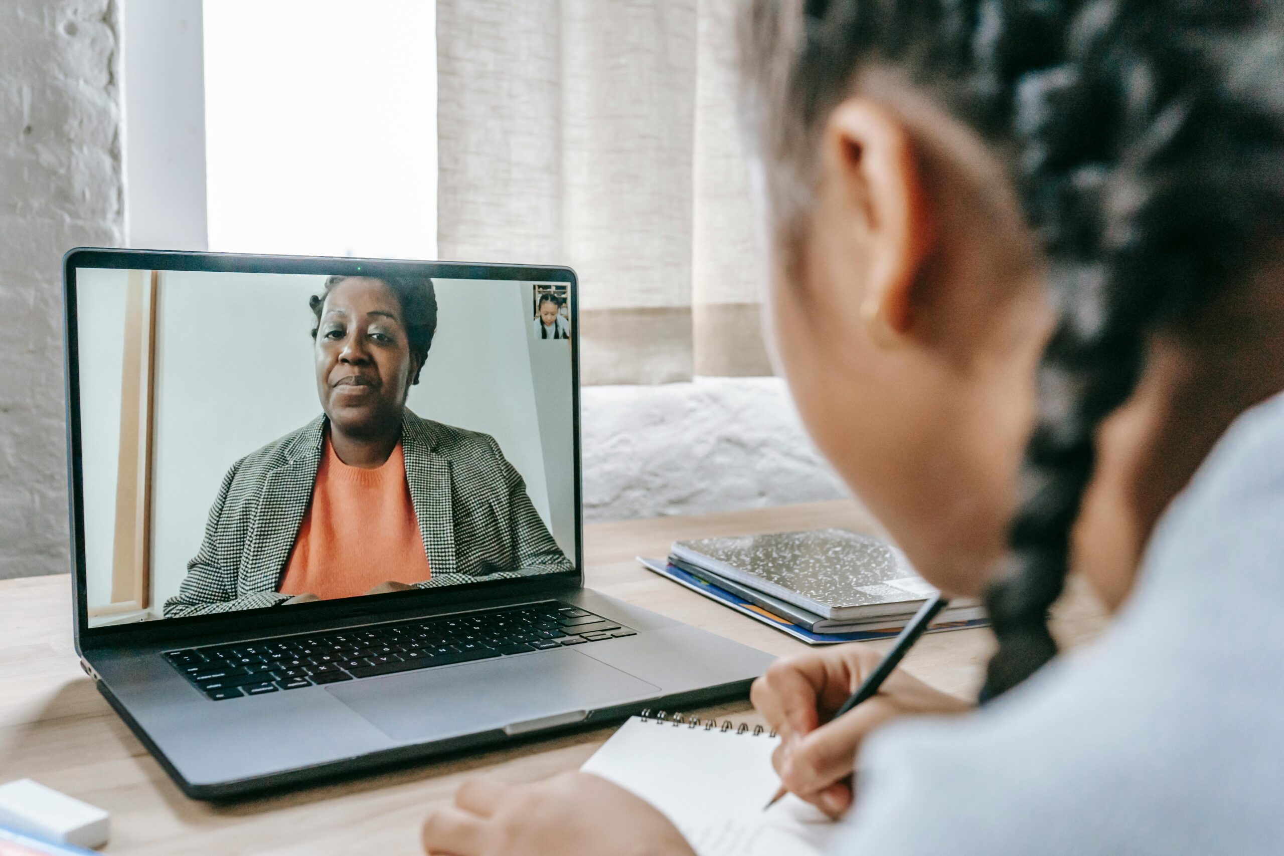 beauty professional taking an online course